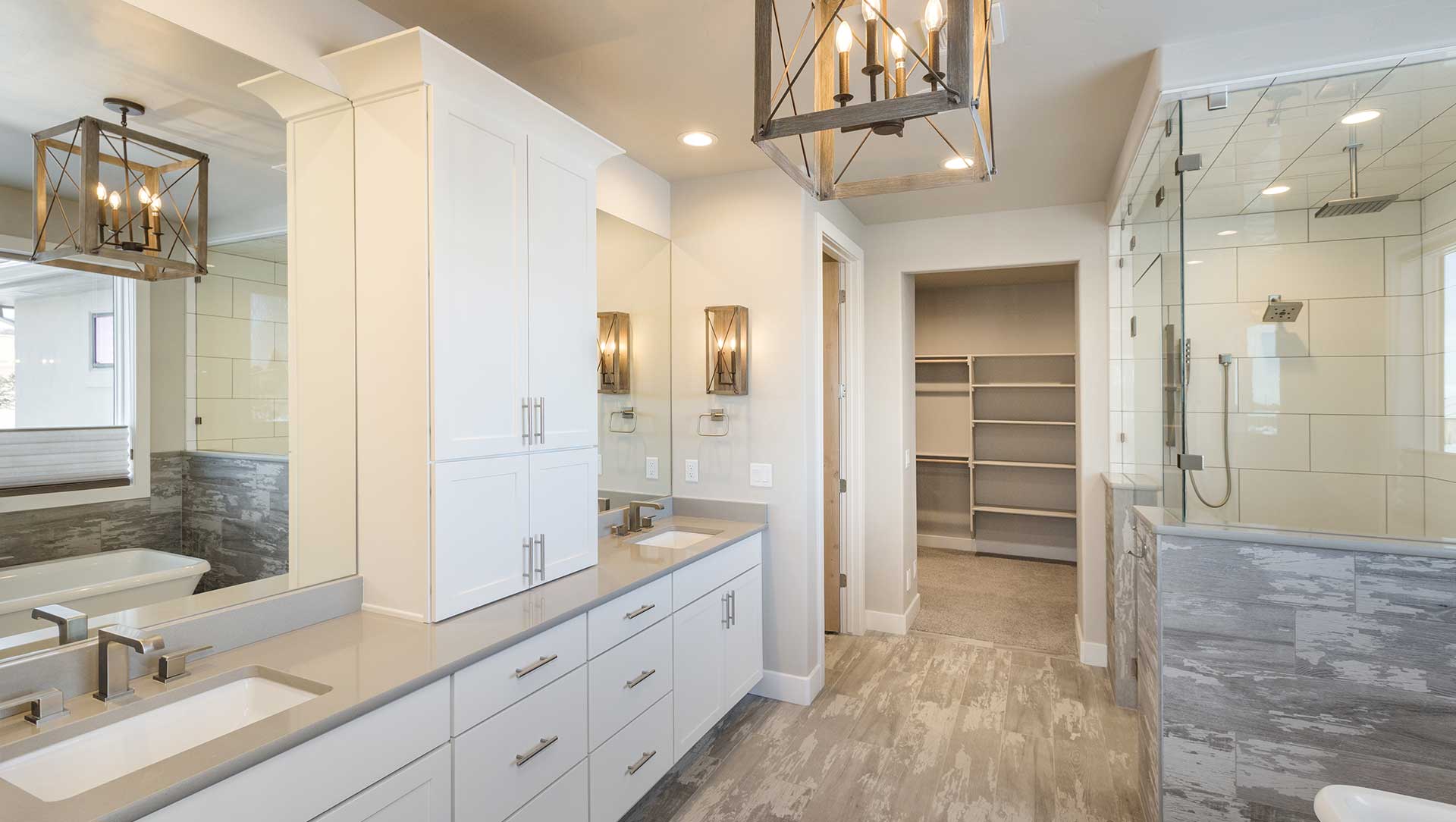 Modern farm house open space bathroom